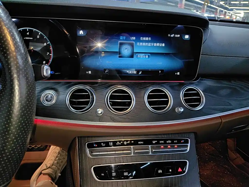 Mercedes-Benz E-Class — миниатюра 13