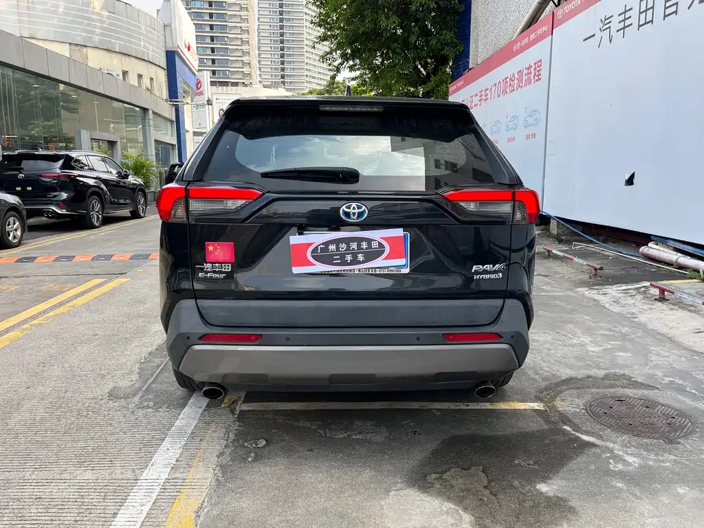 Toyota RAV4 — миниатюра 7
