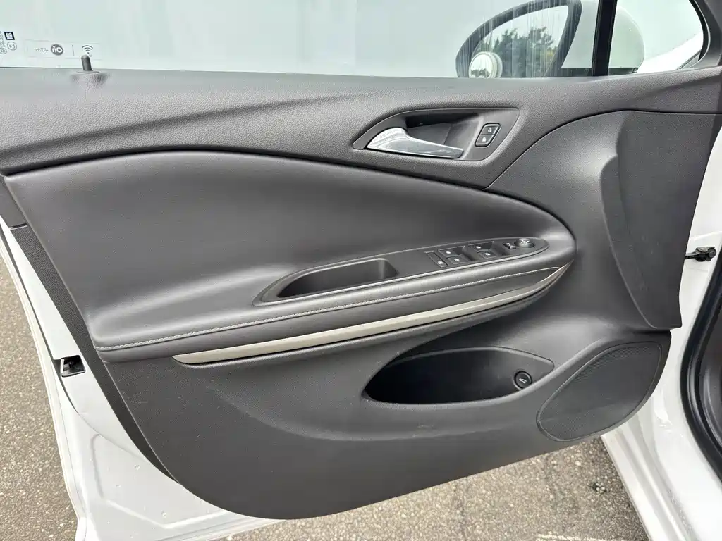 Buick Verano — миниатюра 13