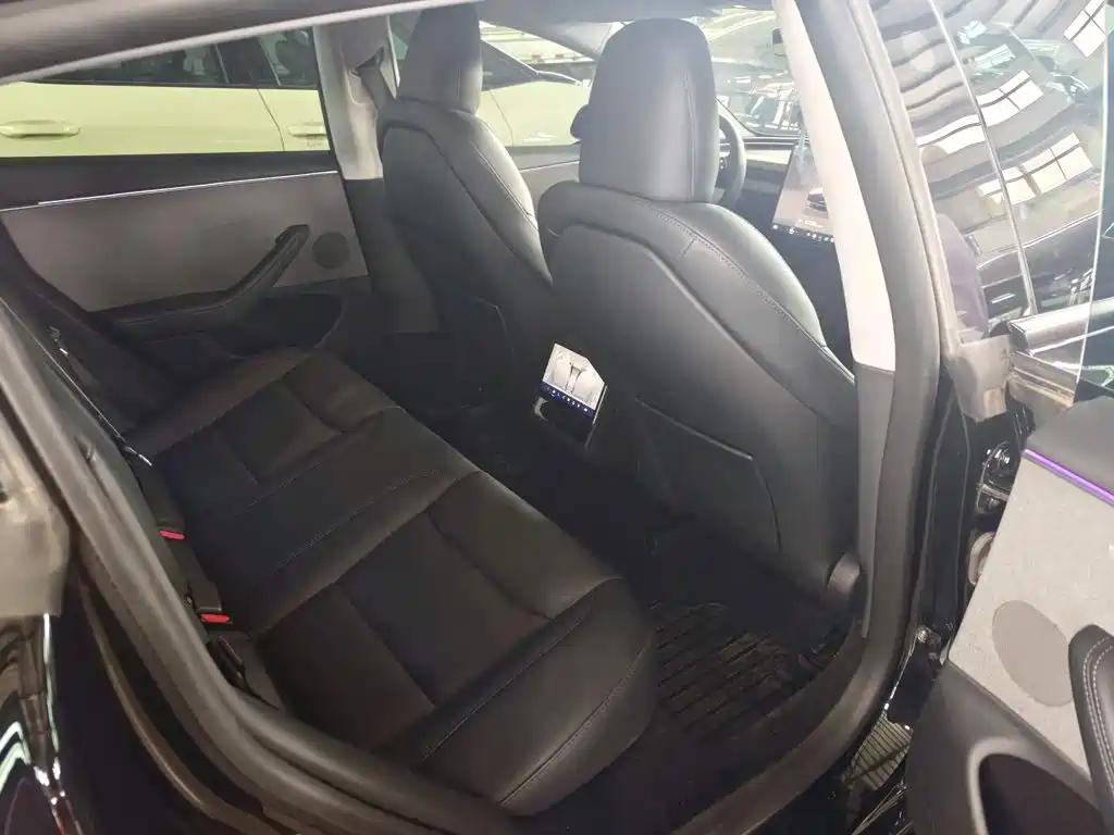 Tesla Model 3 — миниатюра 5