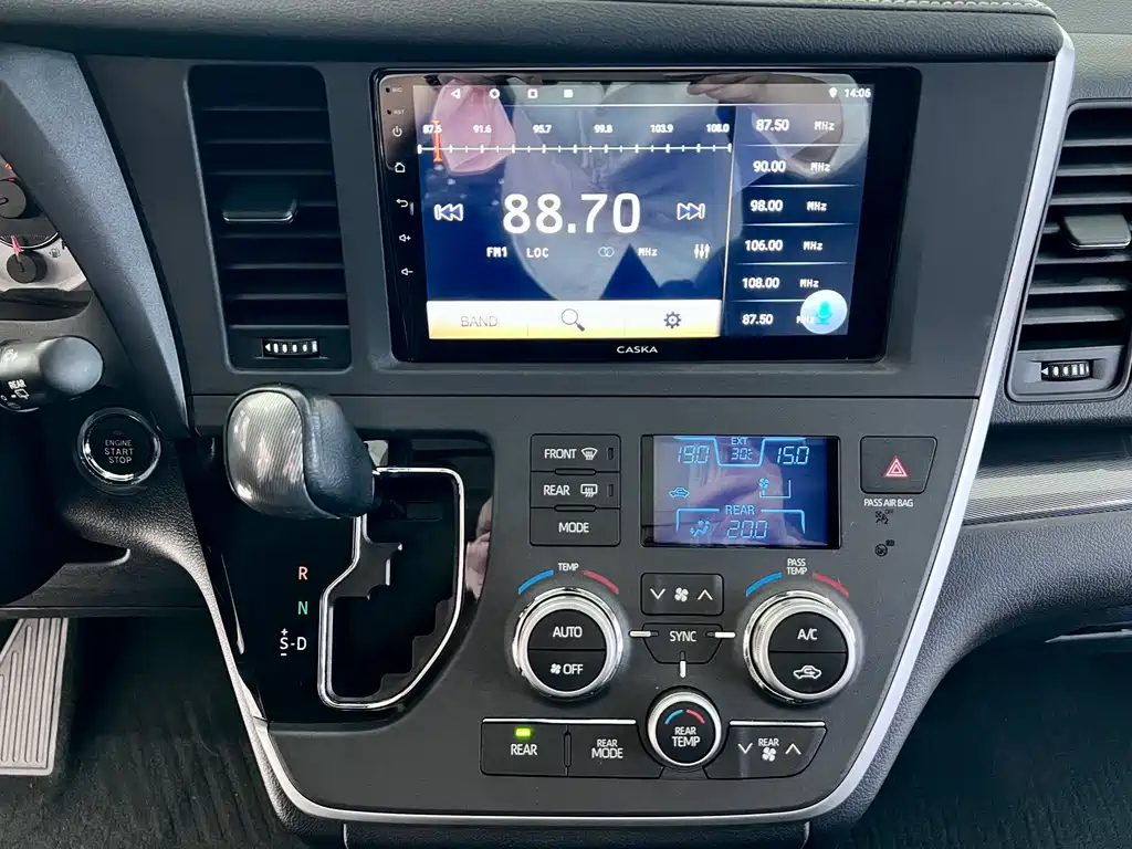 Toyota Sienna — миниатюра 16