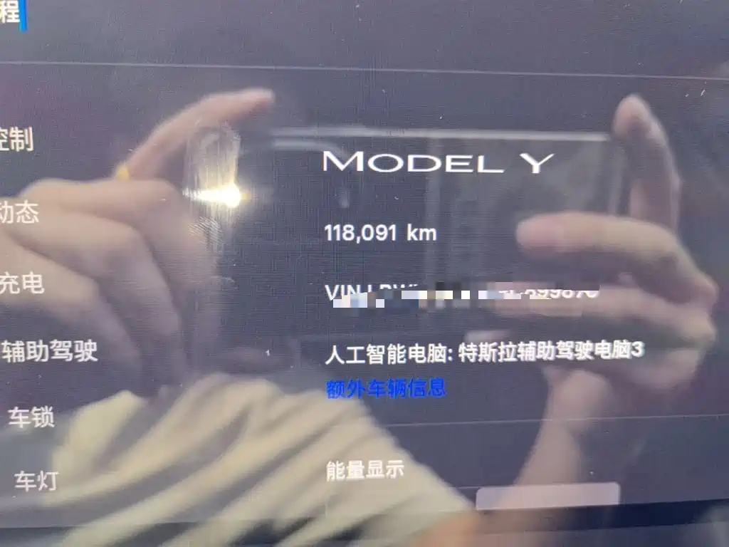 Tesla Model Y — миниатюра 13