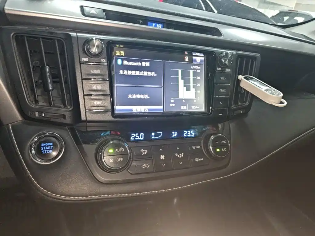 Toyota RAV4 — миниатюра 13
