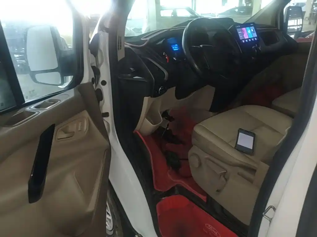 Ford Transit — миниатюра 16
