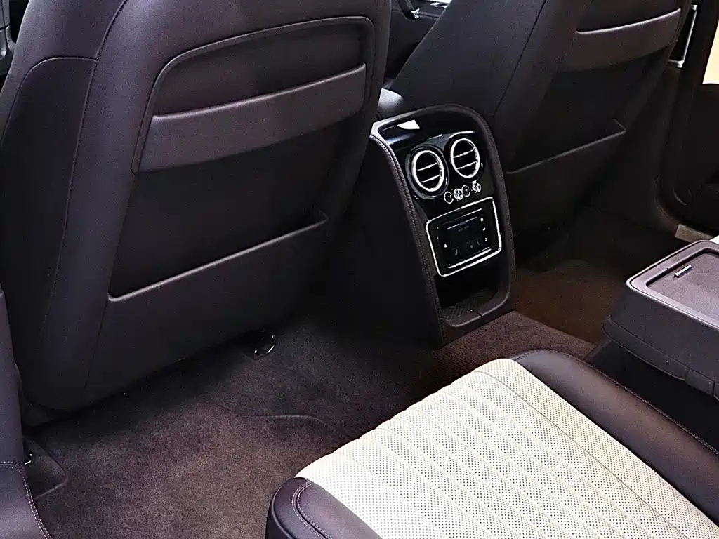 Bentley Flying Spur — миниатюра 13