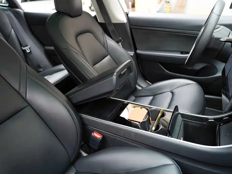 Tesla Model 3 — миниатюра 8
