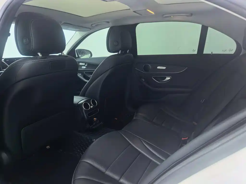 Mercedes-Benz C-Class — миниатюра 6
