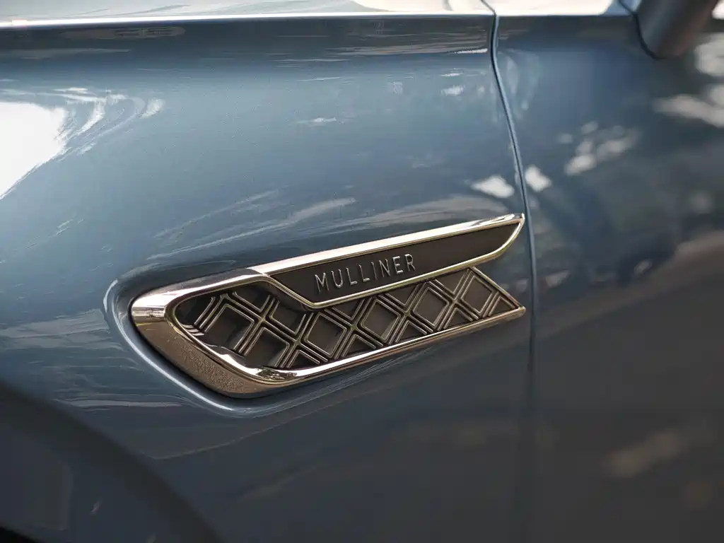 Bentley Flying Spur PHEV — миниатюра 5