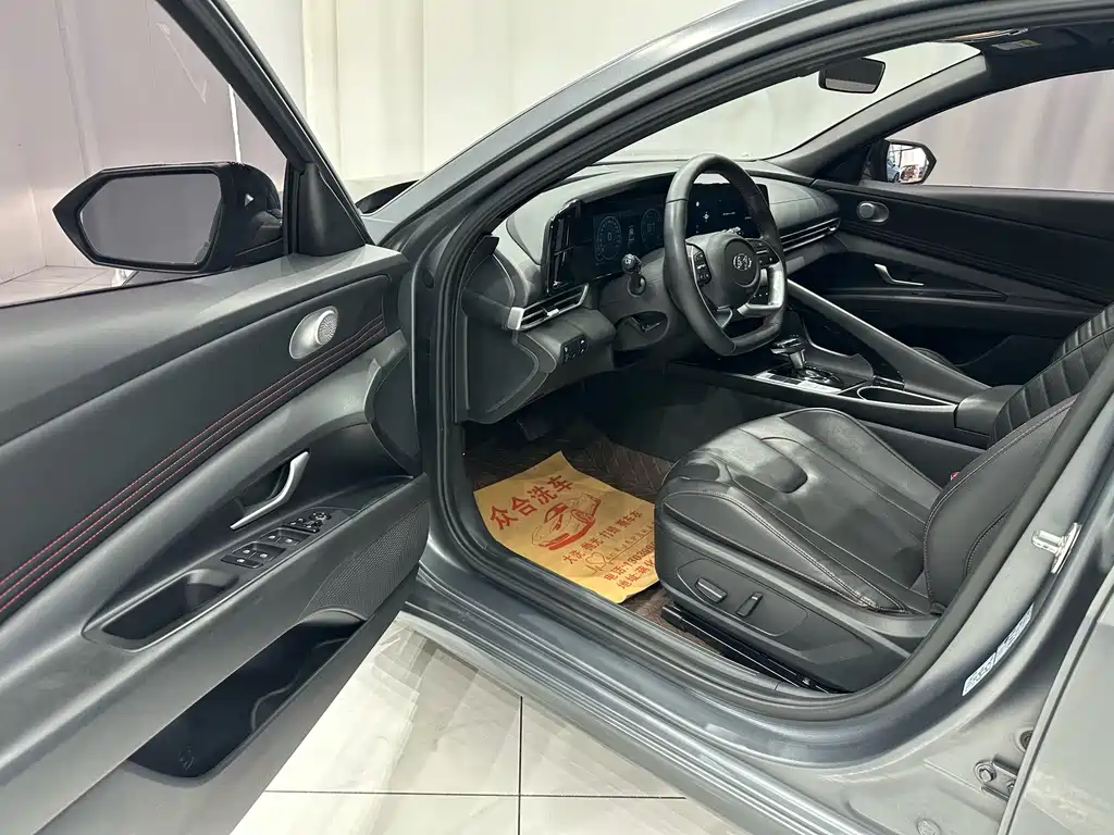 Hyundai Elantra — миниатюра 7
