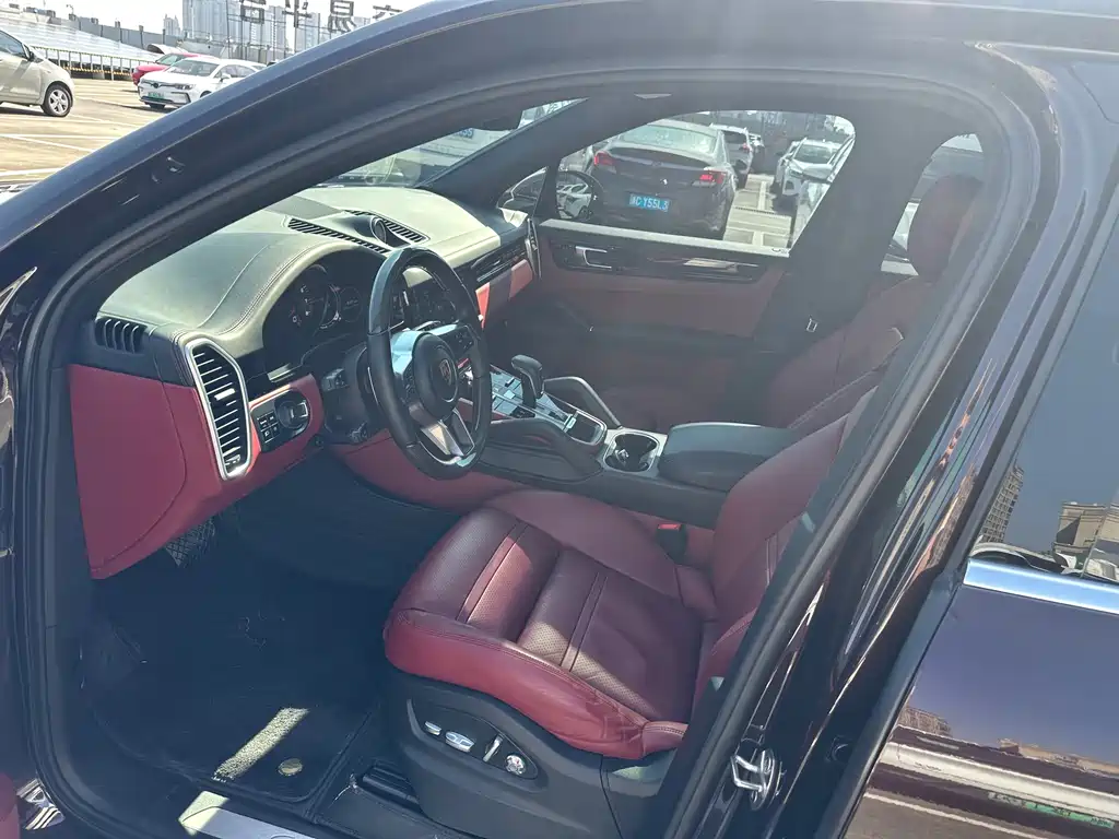 Porsche Cayenne — миниатюра 4
