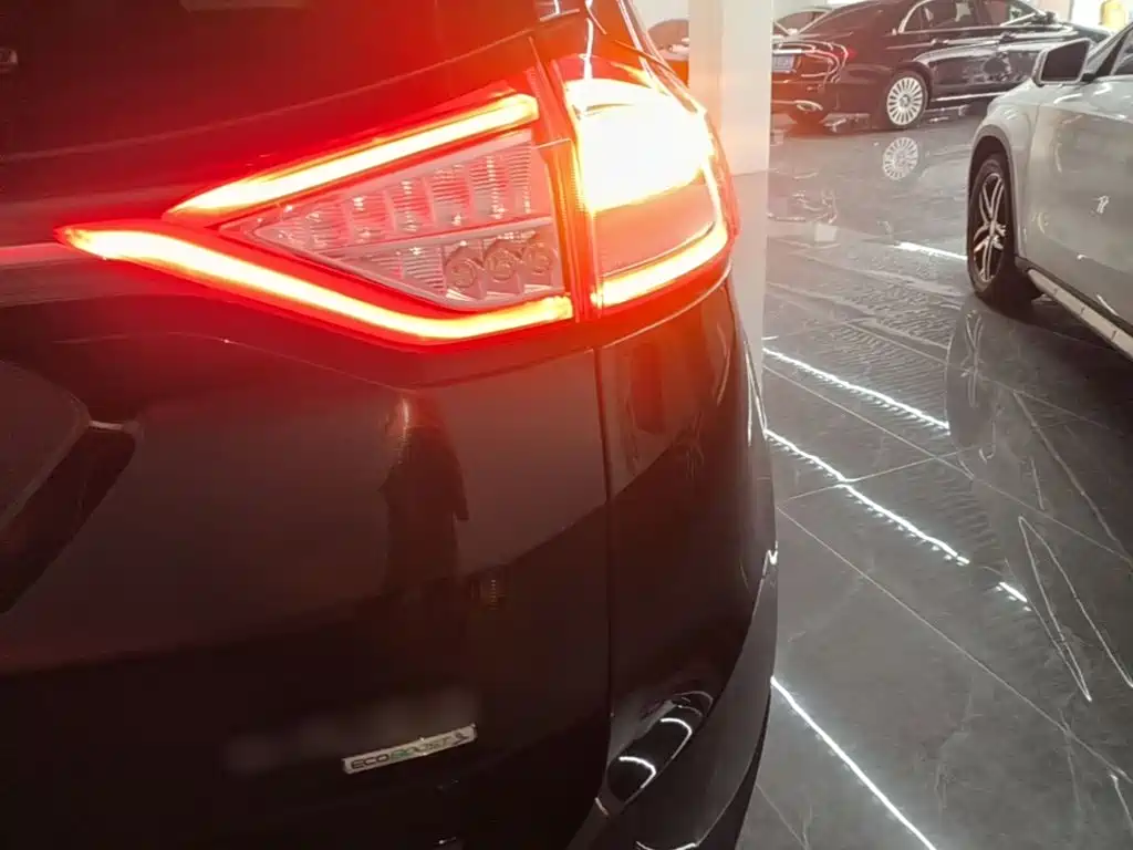 Ford Edge — миниатюра 8