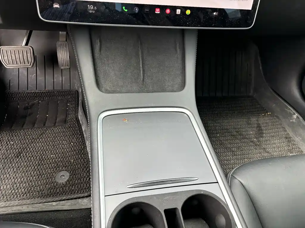 Tesla Model 3 — миниатюра 10