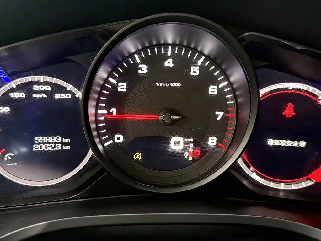 Porsche Cayenne — миниатюра 12