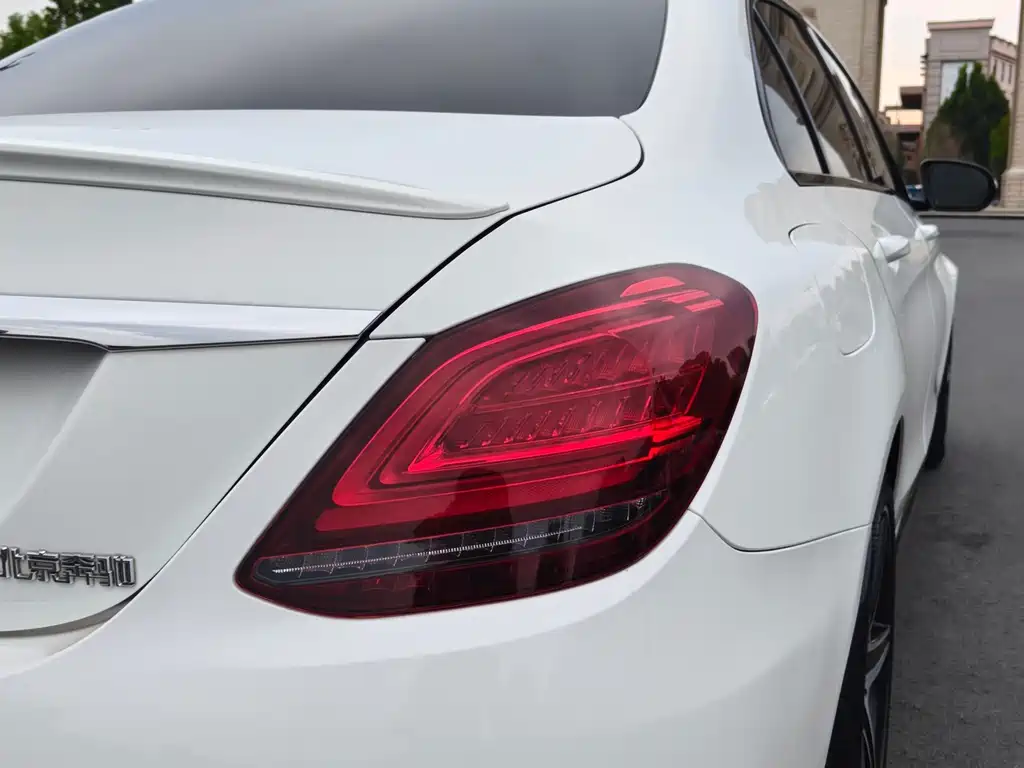Mercedes-Benz C-Class — миниатюра 12