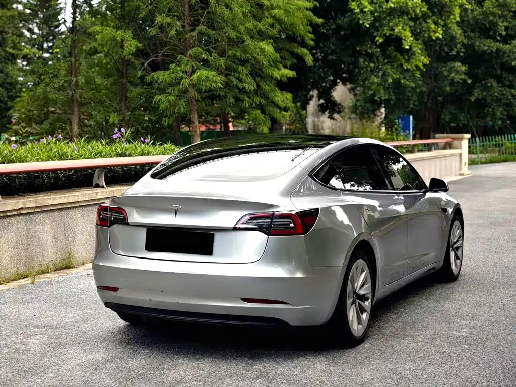 Tesla Model 3 — миниатюра 9