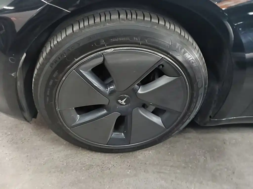 Tesla Model 3 — миниатюра 25