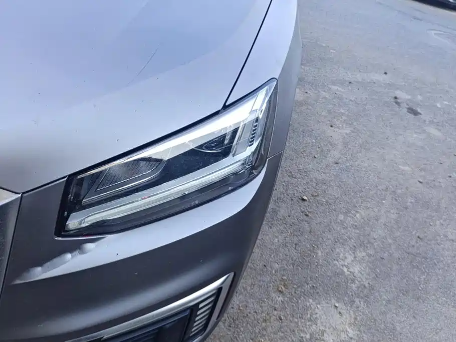 Audi Q2L e-tron — миниатюра 5