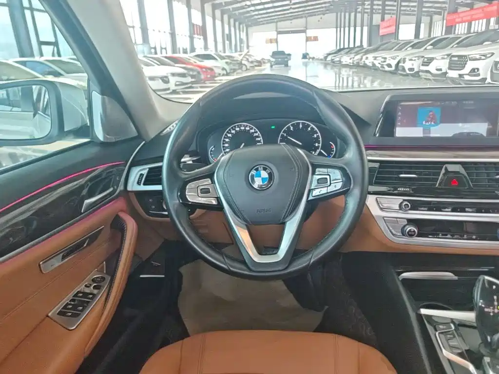 BMW 5 Series — миниатюра 11