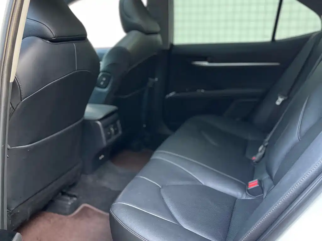 Toyota Camry — миниатюра 5