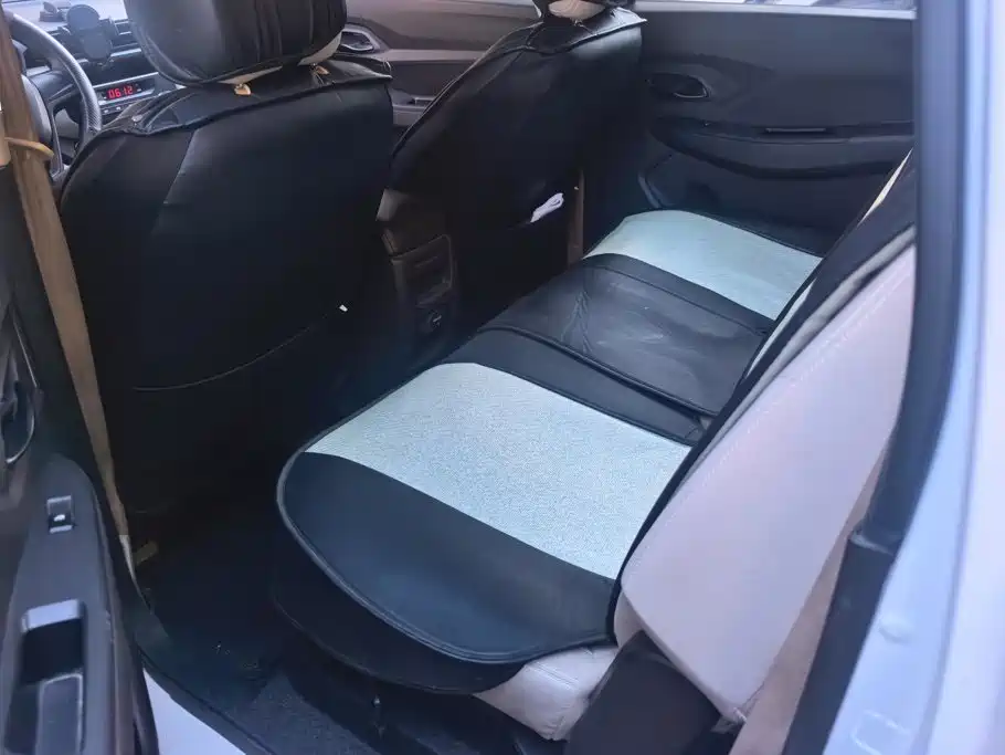 Wuling Hongguang — миниатюра 11