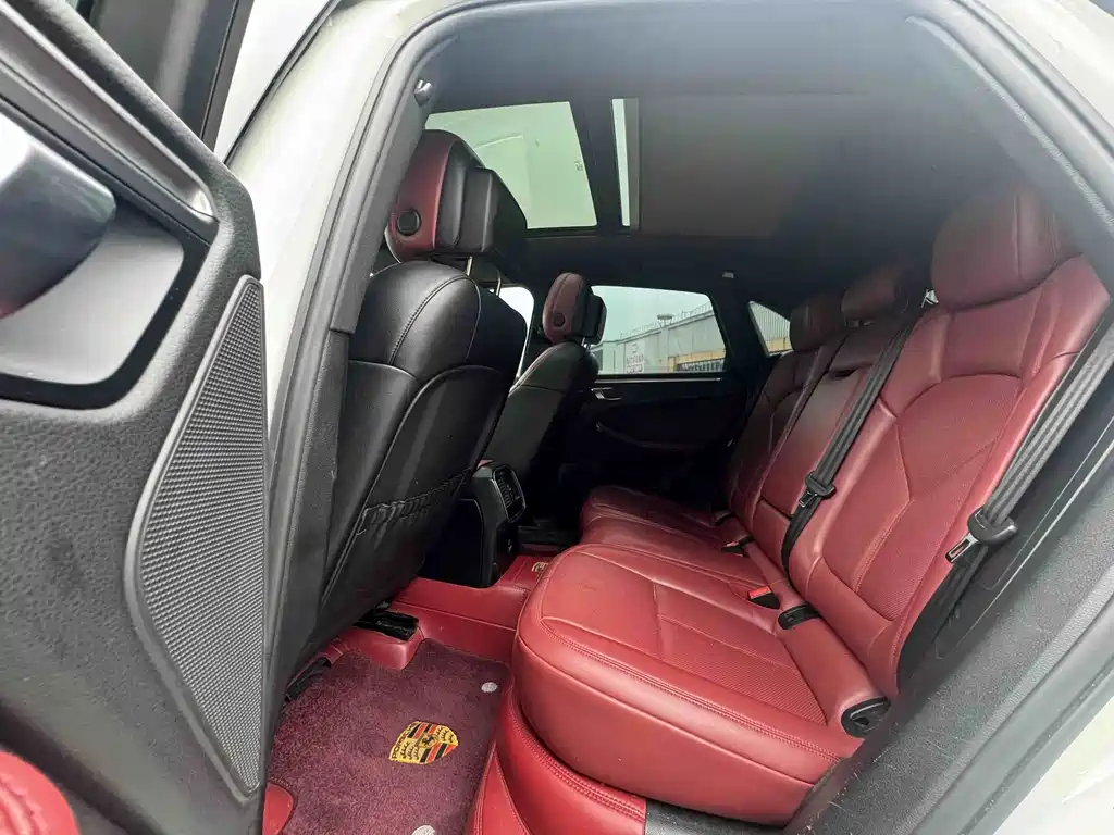 Porsche Macan — миниатюра 10