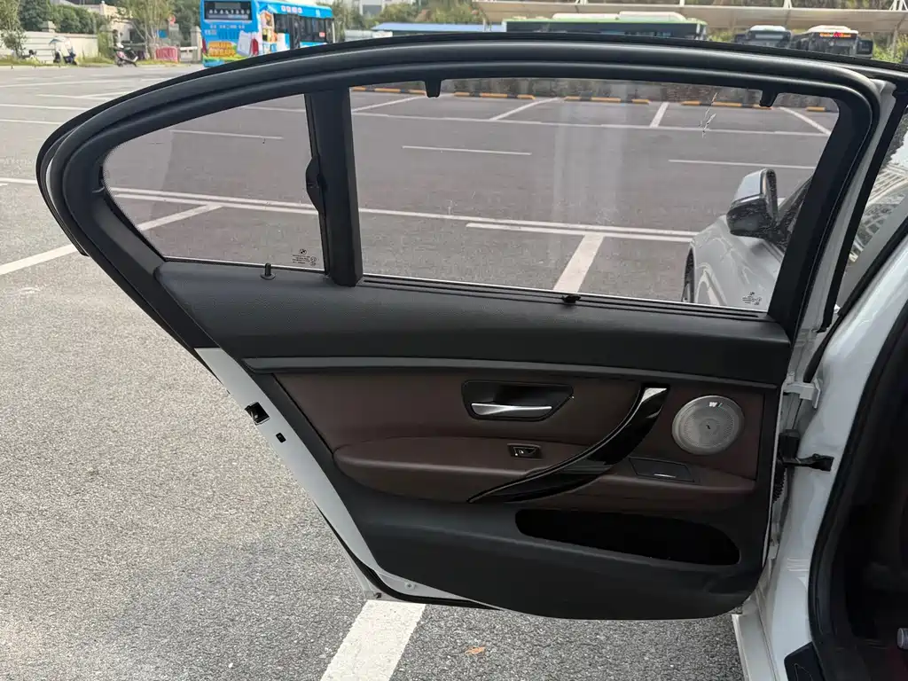 BMW 3 Series — миниатюра 7
