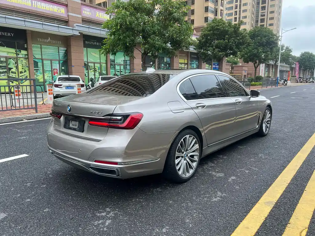 BMW 7 Series — миниатюра 4