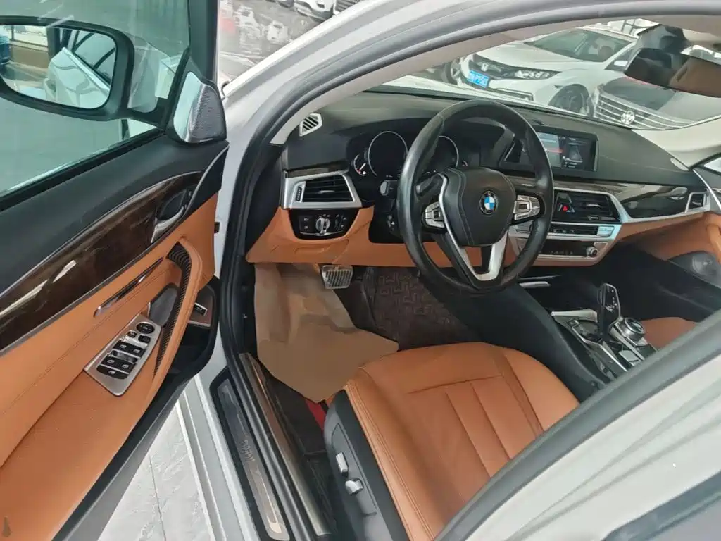 BMW 5 Series — миниатюра 16