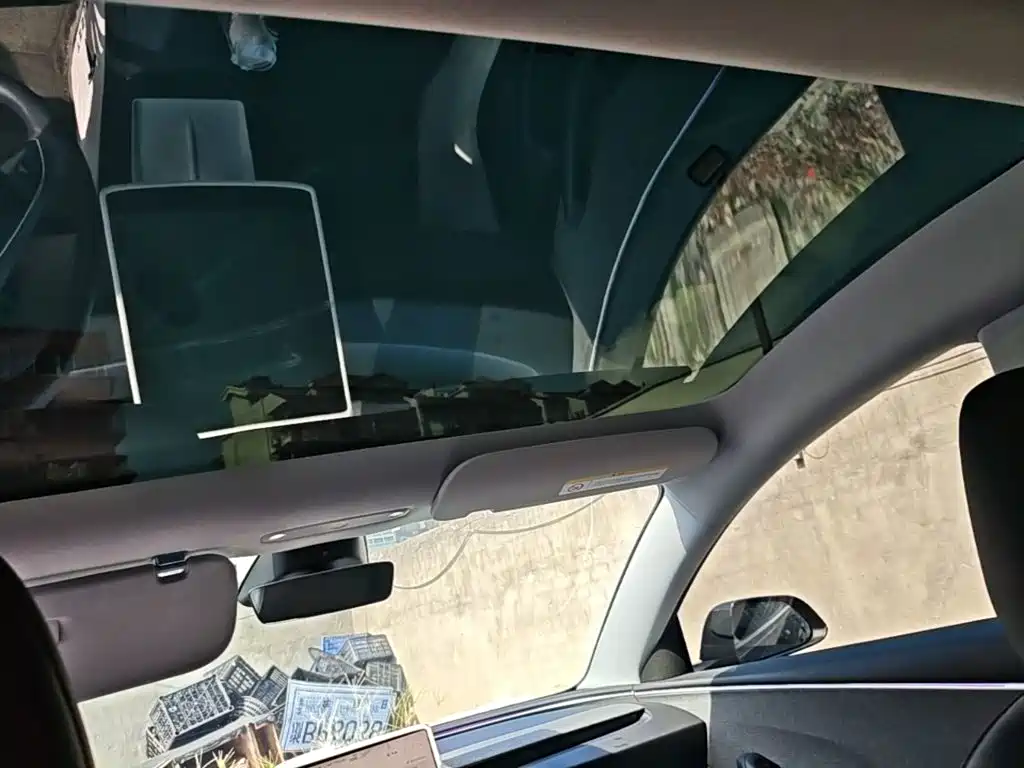 Tesla Model 3 — миниатюра 18