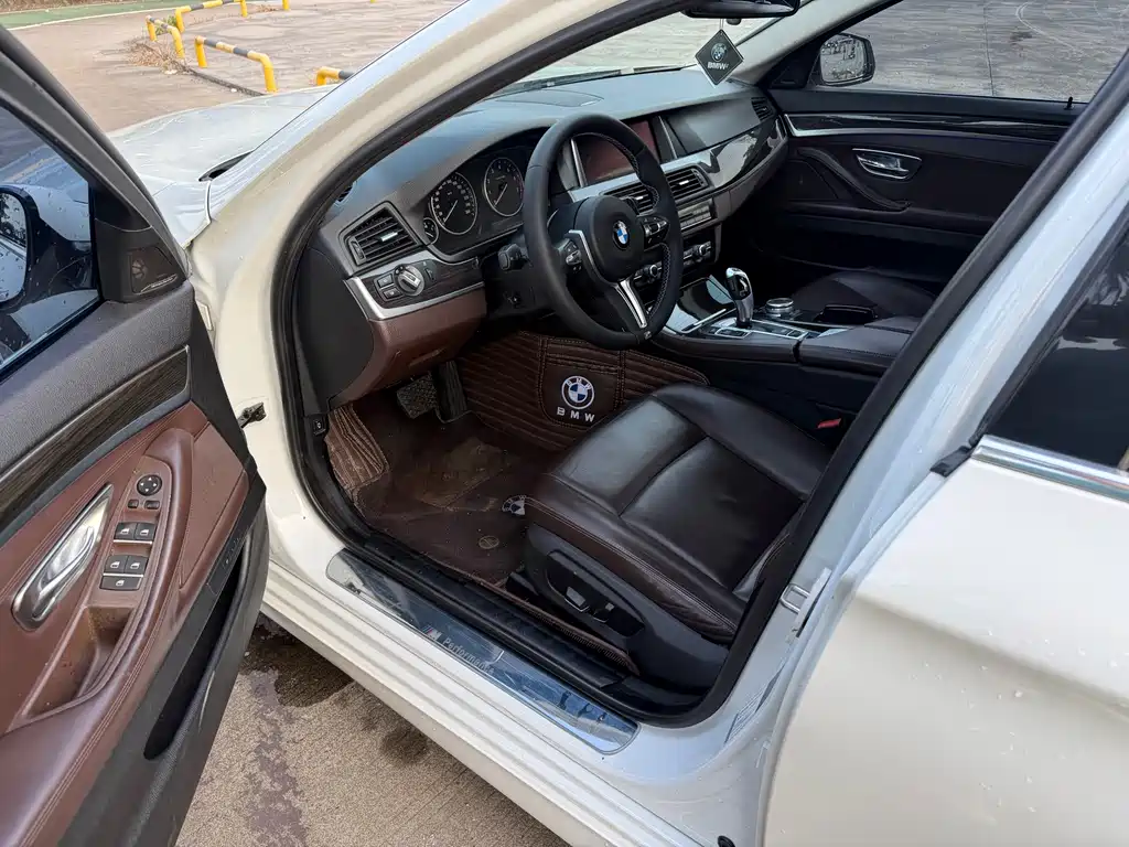 BMW 5 Series — миниатюра 8