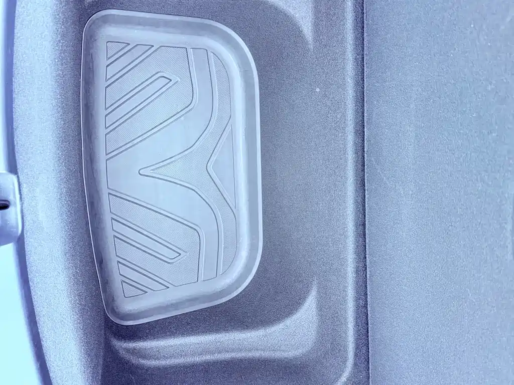 Tesla Model Y — миниатюра 26