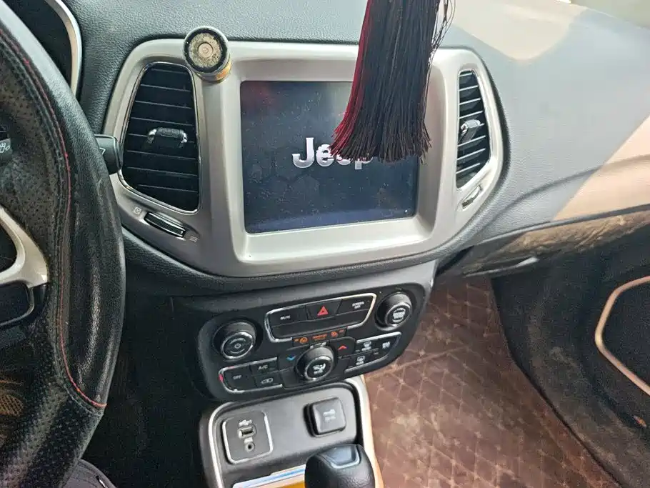 Jeep Compass — миниатюра 13