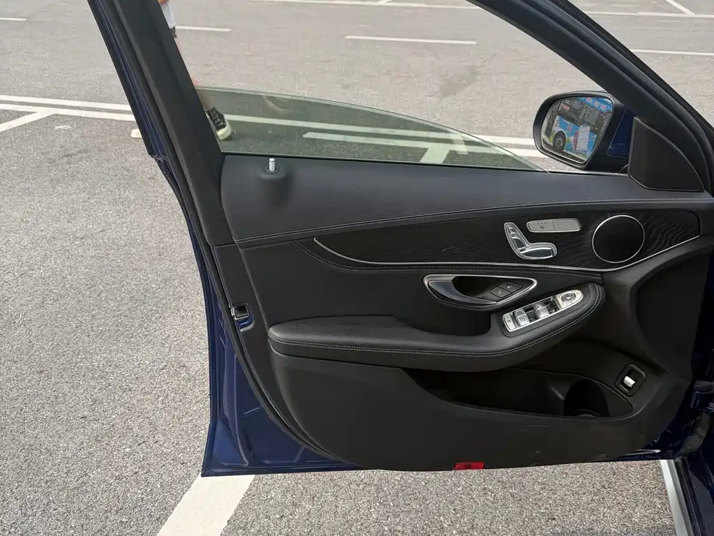 Mercedes-Benz C-Class — миниатюра 5