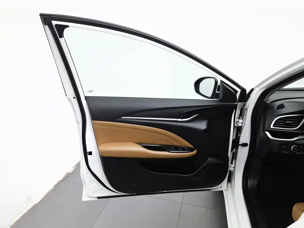 Buick Excelle — миниатюра 8