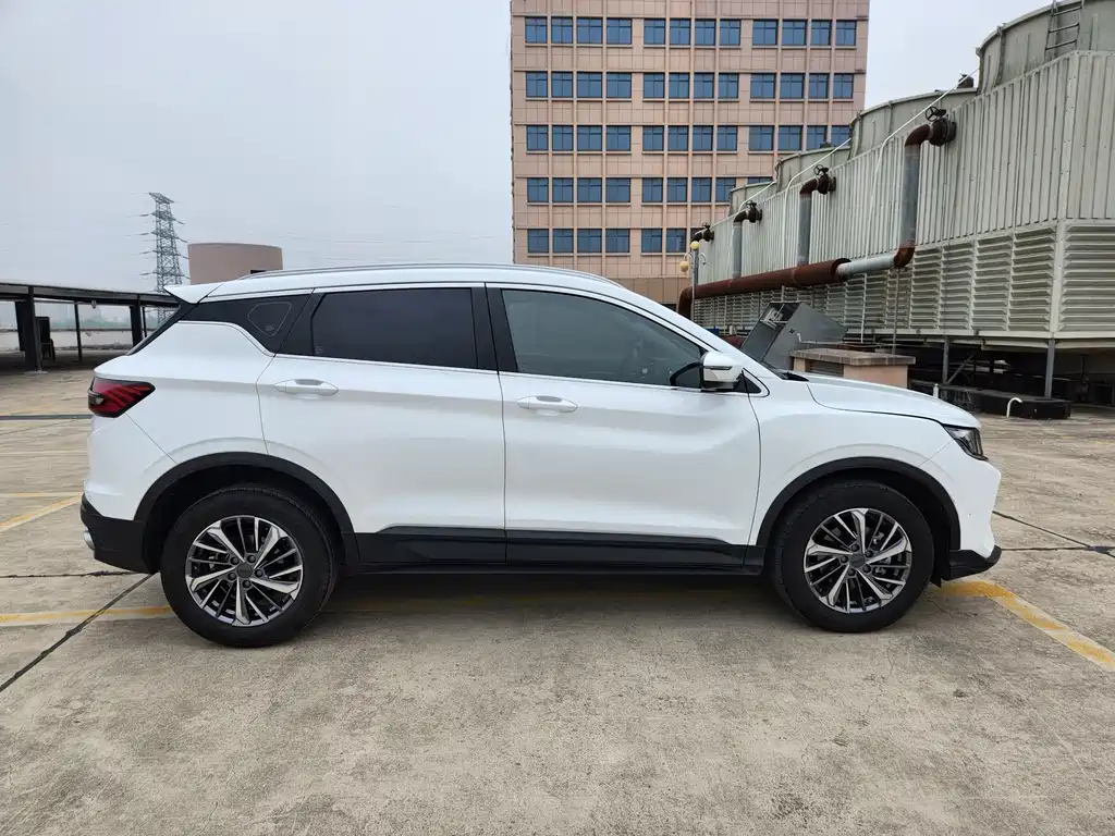 Geely Binyue — миниатюра 4