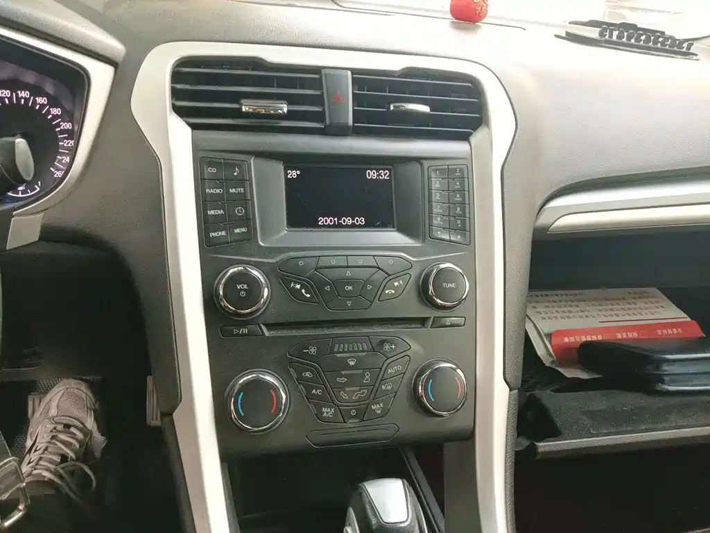 Ford Mondeo — миниатюра 9