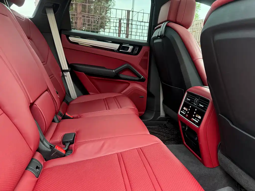 Porsche Cayenne — миниатюра 7