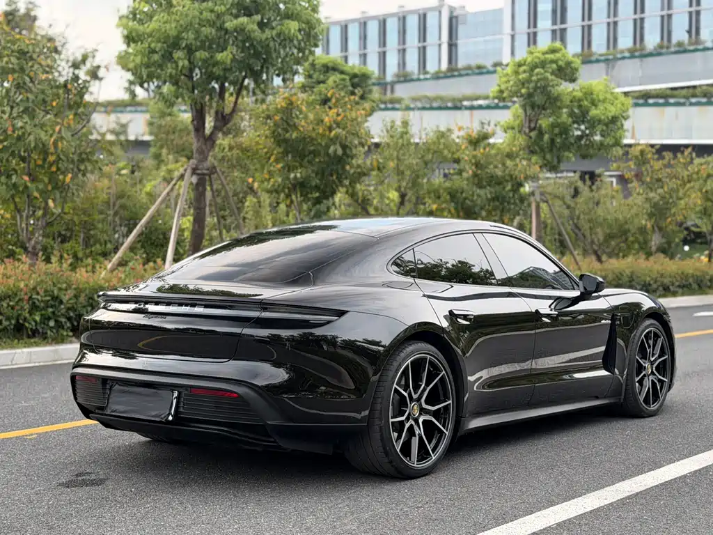 Porsche Taycan — миниатюра 7