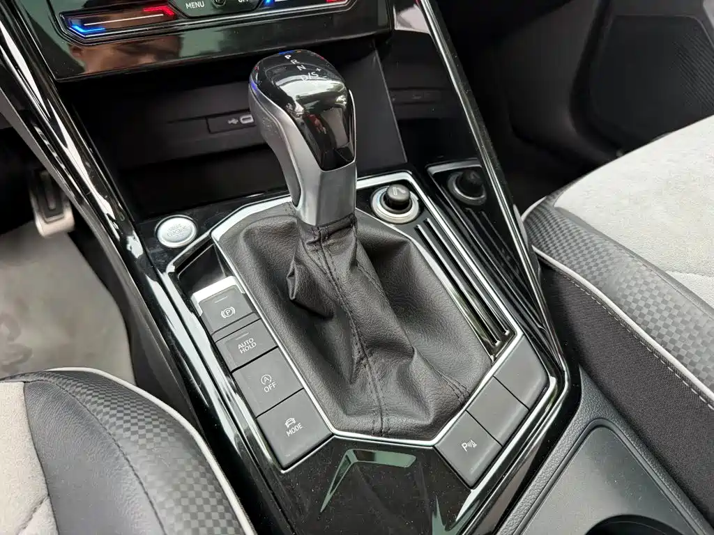 Volkswagen X — миниатюра 9