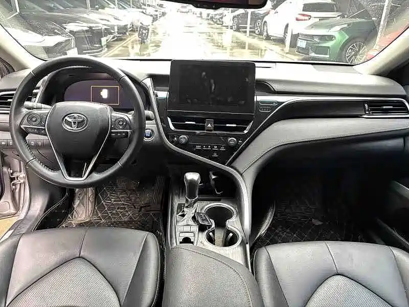 Toyota Camry — миниатюра 5