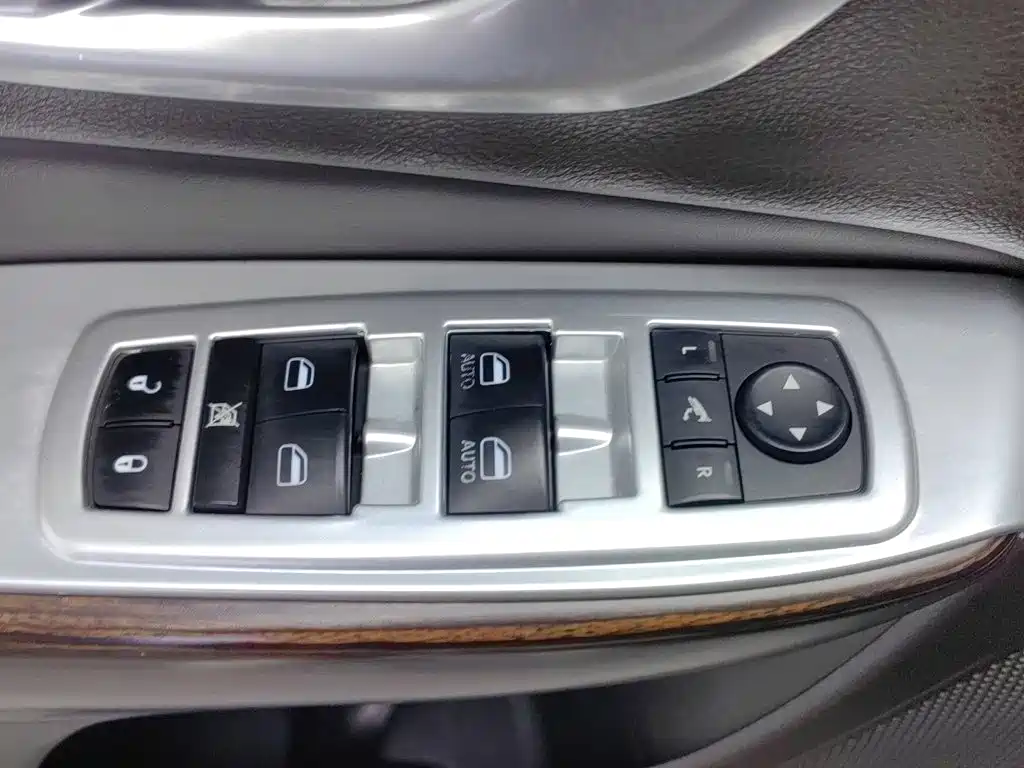 Jeep Cherokee (Import) — миниатюра 9