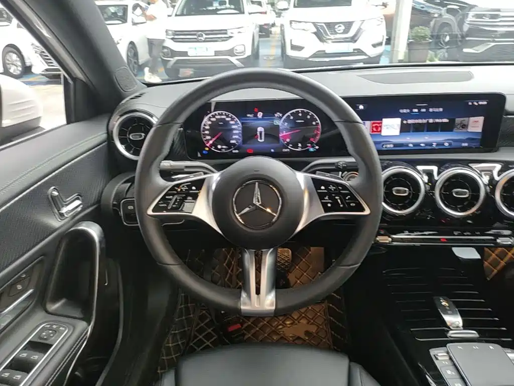 Mercedes-Benz A-Class — миниатюра 11