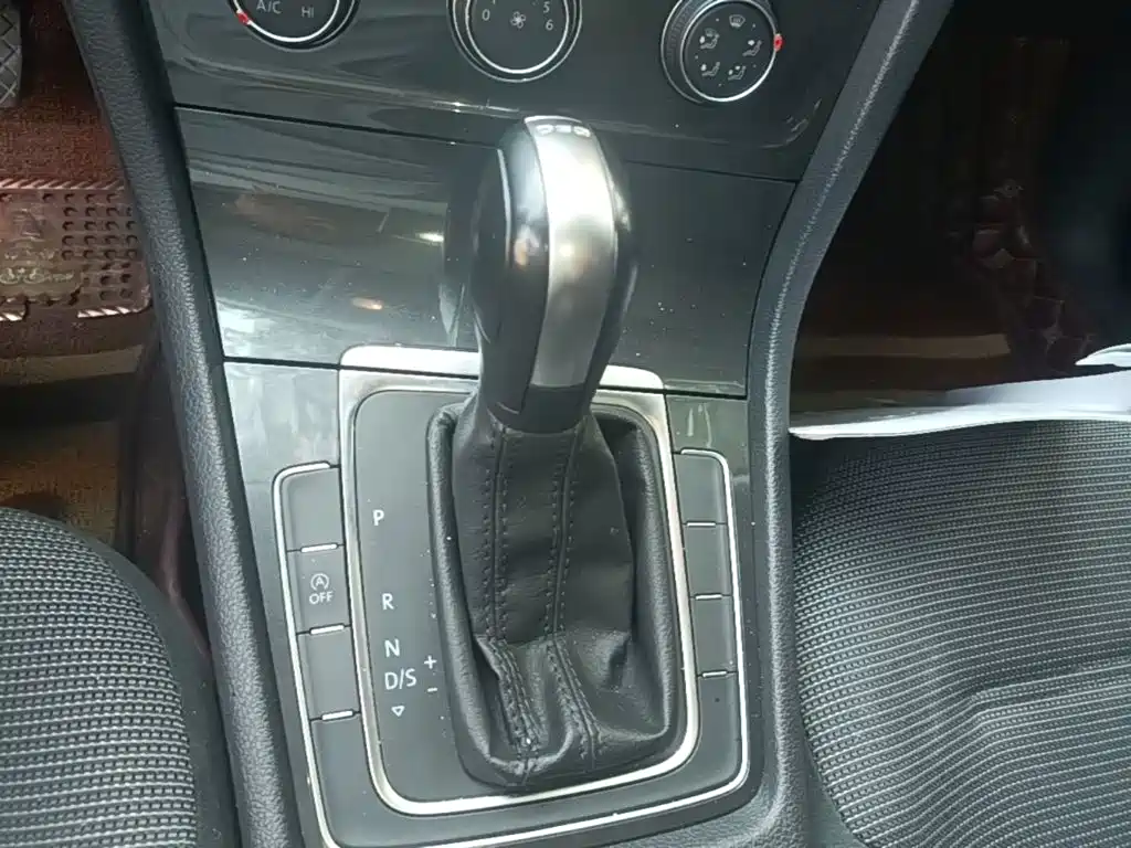 Volkswagen Golf — миниатюра 14
