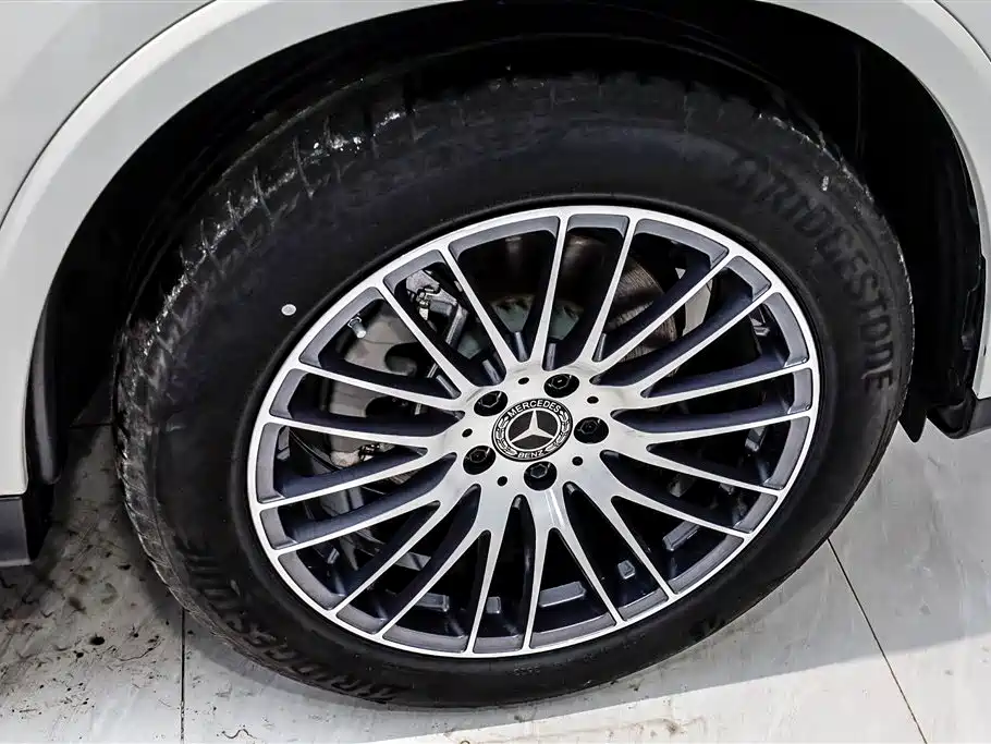 Mercedes-Benz GLC 2023 GLC 260 L 4MATIC 5 мест