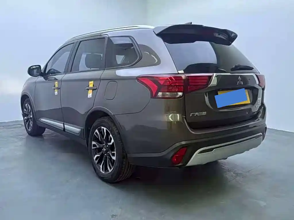 Mitsubishi Outlander — миниатюра 5