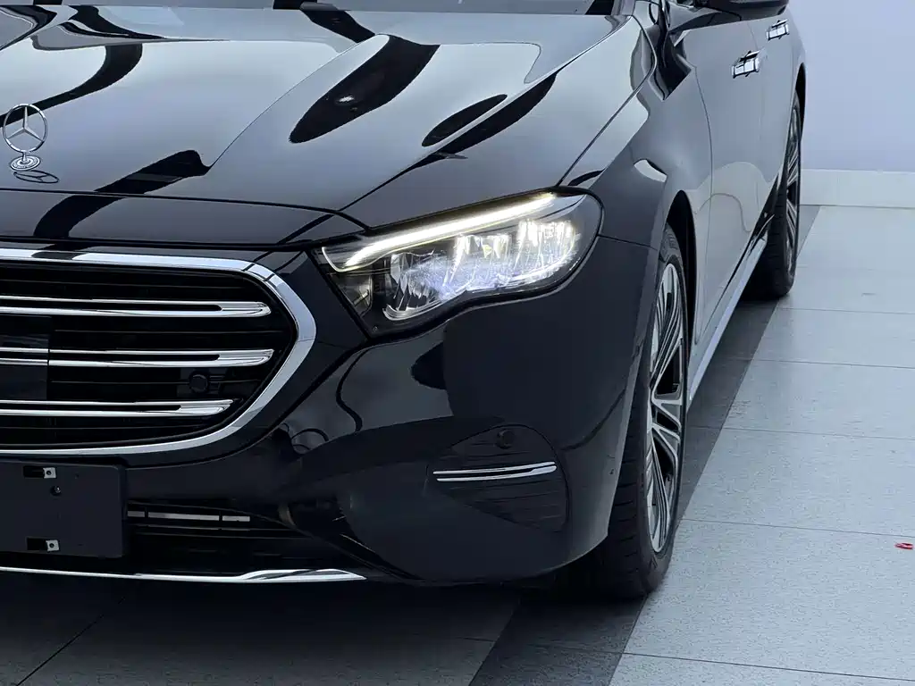 Mercedes-Benz E-Class — миниатюра 3