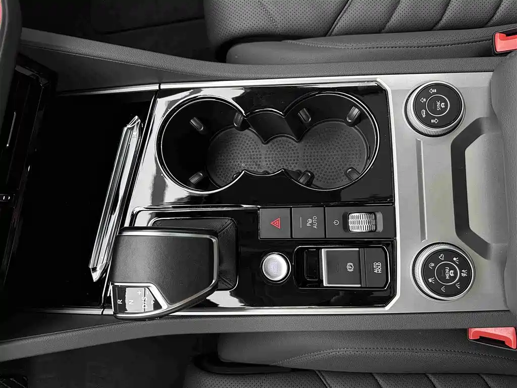 Volkswagen Touareg — миниатюра 12