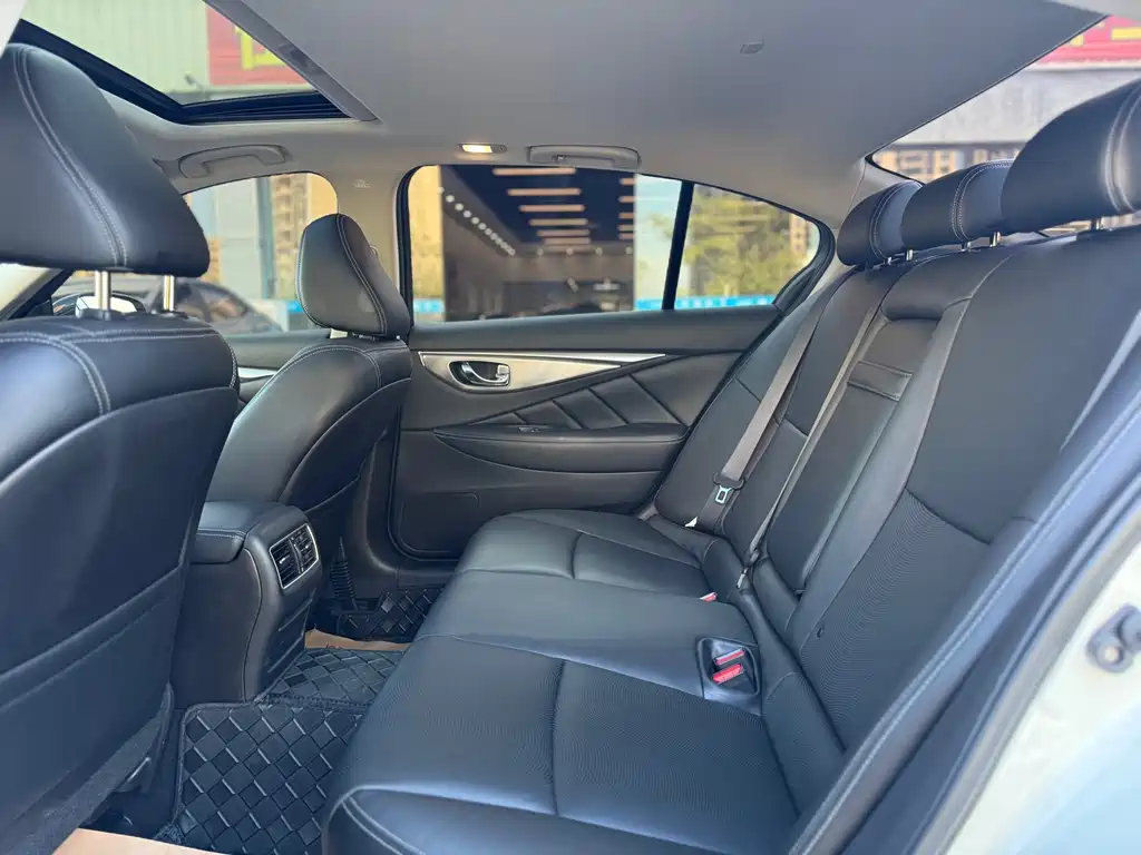 INFINITI Q50L