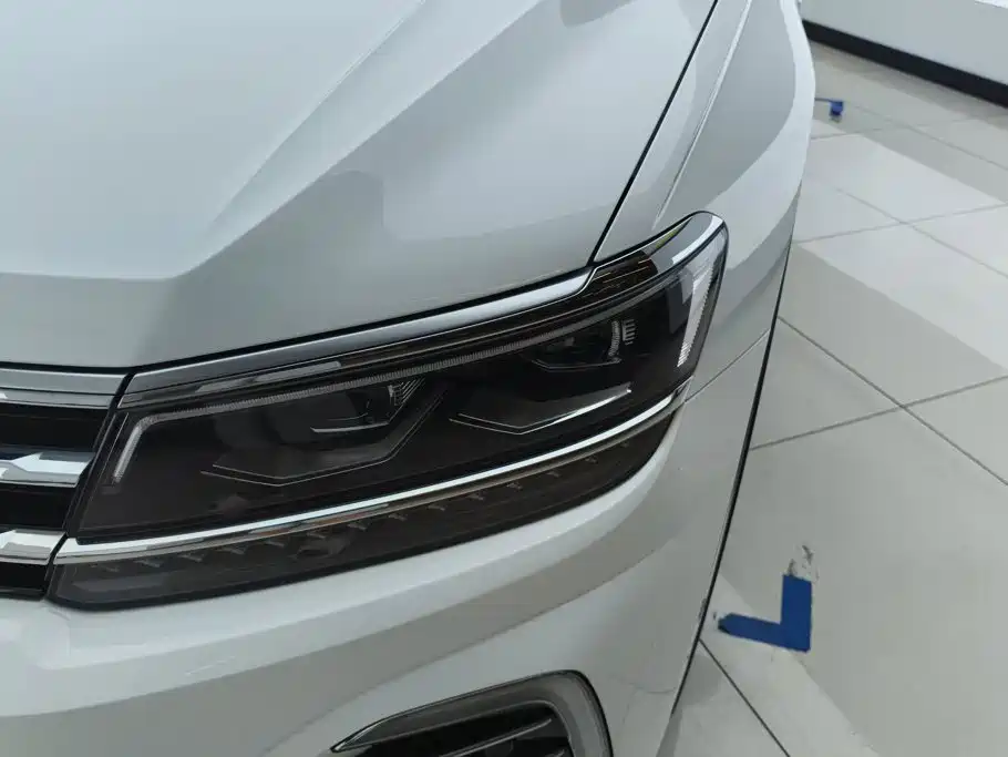 Volkswagen Tiguan L PHEV — миниатюра 5