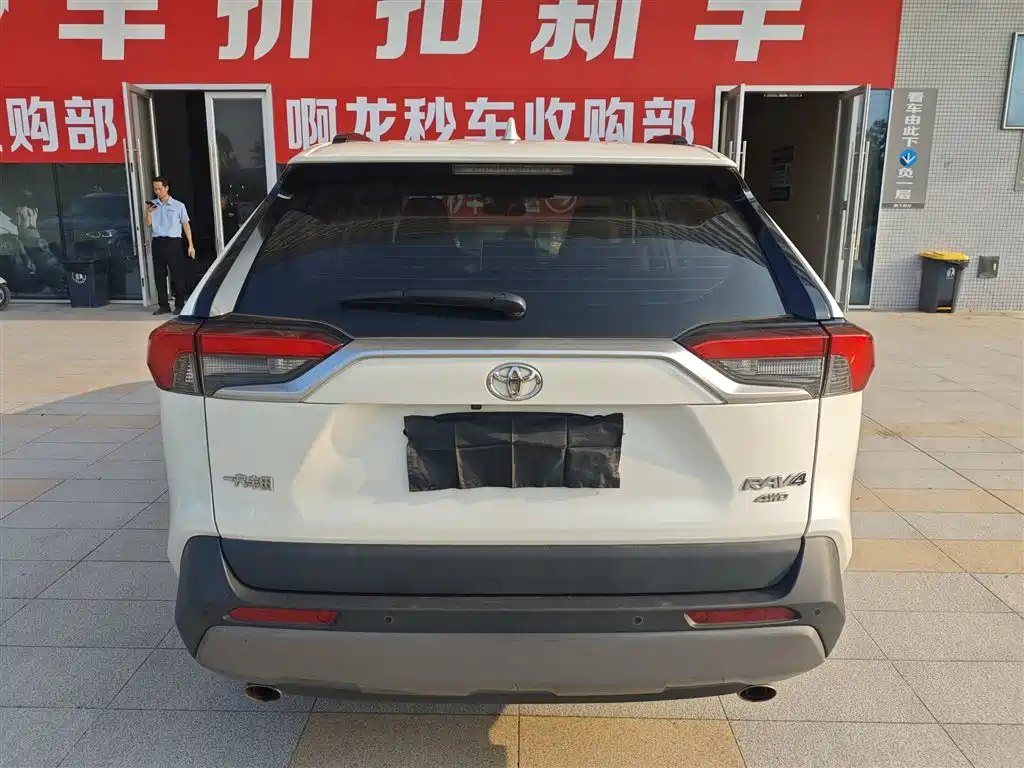 Toyota RAV4 — миниатюра 3